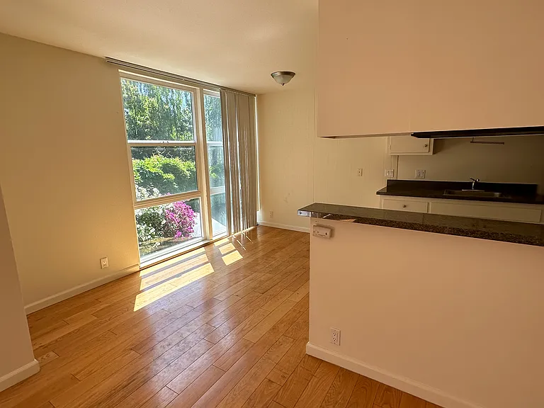 2020 Cedar St #8 — Photo 4