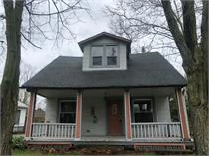 398 Prospect St photo 1