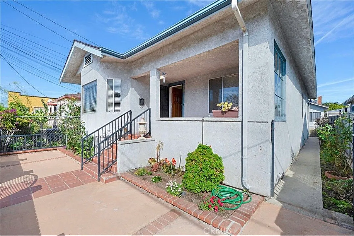 3 bed, 1.5 bath, 1776 sqft, $3,900 — Photo 1