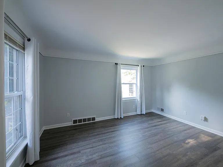 1906 Ardmore Ave — Photo 5