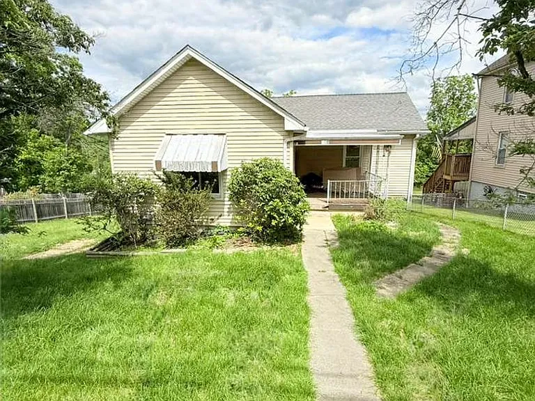 300 Barckhoff St — Photo 1