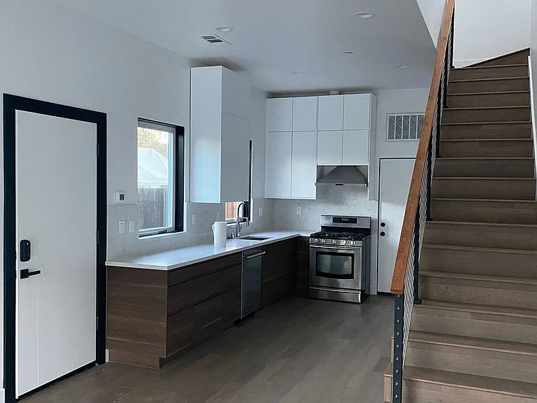 Norman Dr — Photo 3