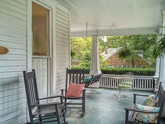 3rd image of 521 W College St