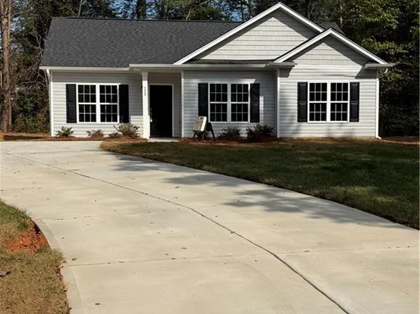 123 Creekside Dr, Mocksville, NC 27028