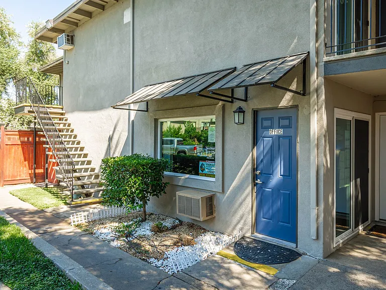 Tuscana Court Apartments — Photo 7