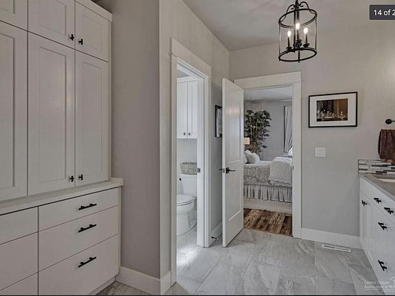 Master bath, again plenty of storage.