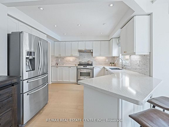 3rd image of 20 Nixon Cres