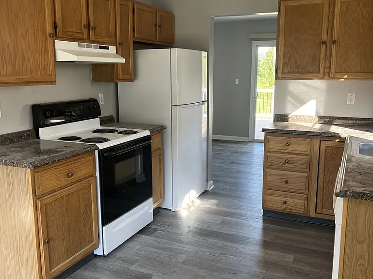 809 W Farrow Ct — Photo 2