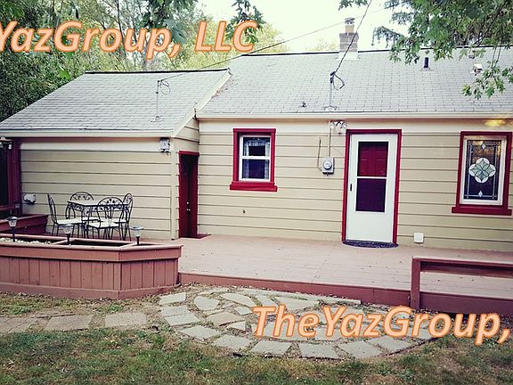2nd image of 22129 Hawthorne St