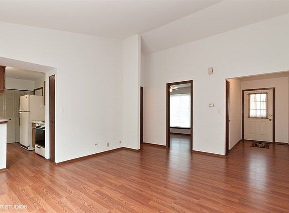 4th image of 749 Marilyn Ave