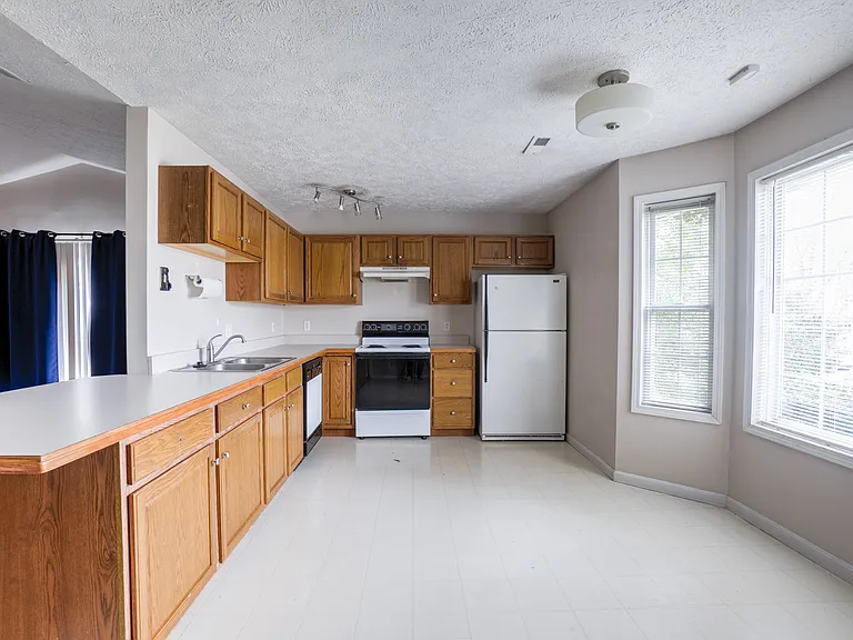115 W White Pine Dr #19 — Photo 4
