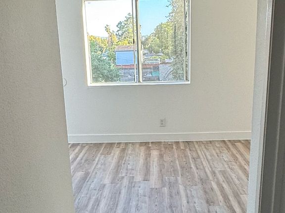 3rd image of 21826 Saticoy St APT 1