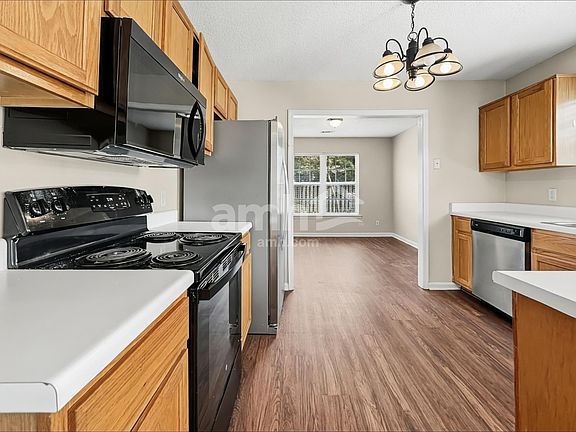 4th image of 22 Weber Ct