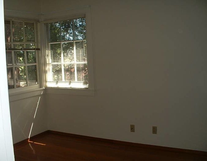 Building Photo 3