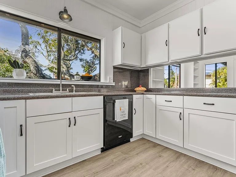 9 Lana St #C — Photo 7