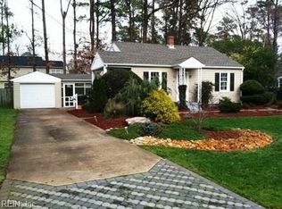 19 Whites Ln, Newport News, VA 23606