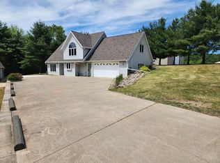 N1465 W Spencer Lake Rd, Waupaca, WI 54981