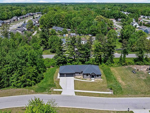 3rd image of 3702 N Athanasia Way