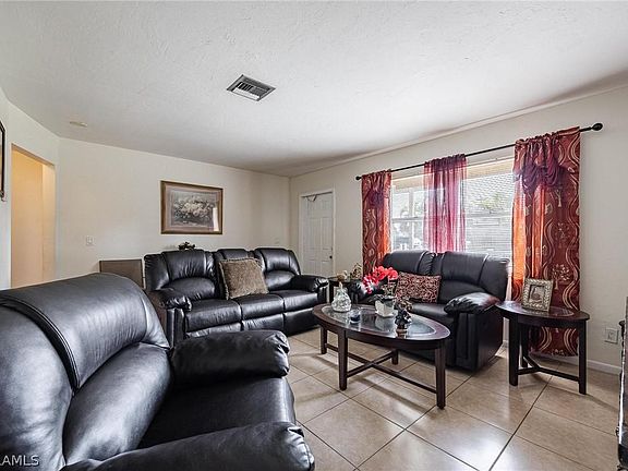 4th image of 957 NE Pine Island Ln