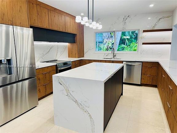 3rd image of 935 Alfonso Ave #0