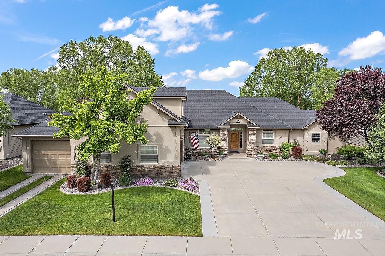 1182 W Oakhampton Dr