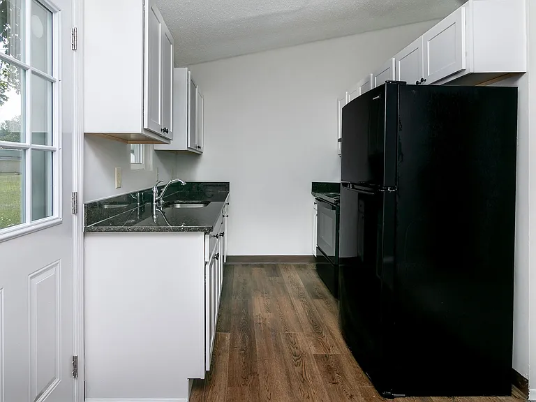 1104 Bryn Mawr Ave — Photo 6