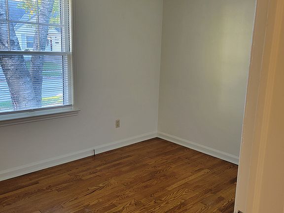 5th image of 15868 Dasher Ave