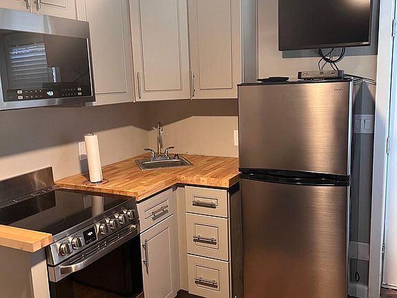 4th image of 4809 Bromfield Ave