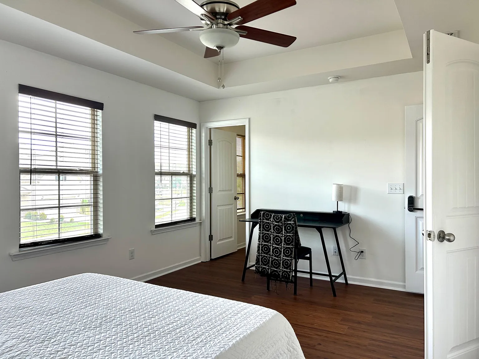 4 bed, 2.5 bath, 1862 sqft, $1,594 — Photo 3