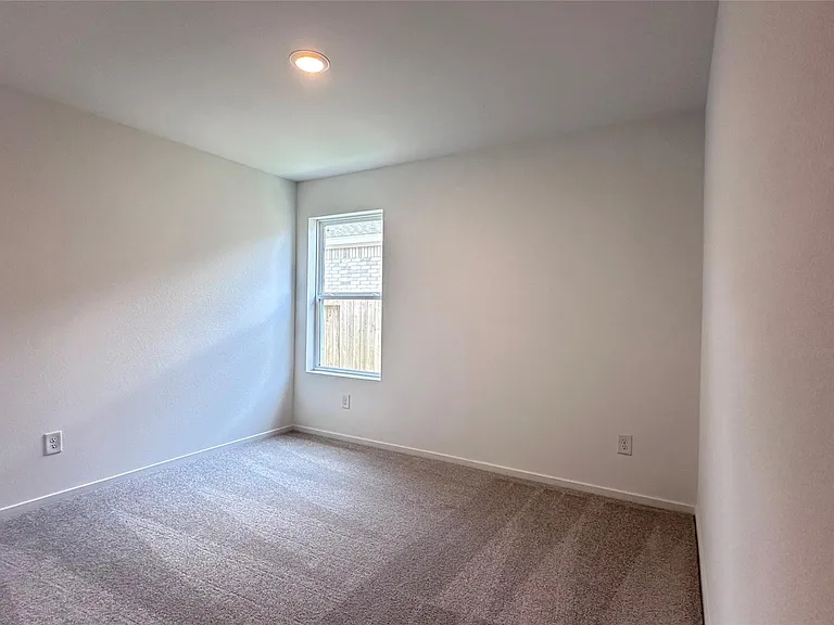 206 Amy St — Photo 11
