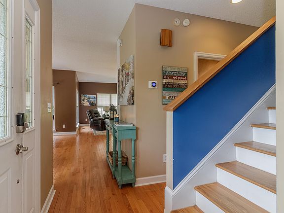 4th image of 206 Oak Hill Dr