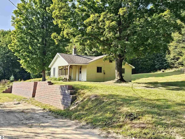 1931 W 16th Rd, Mesick, MI 49668