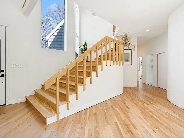 84 Northside Dr — Photo 14