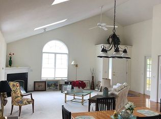 106 Saint Martin Dr, Perrysburg, OH 43551