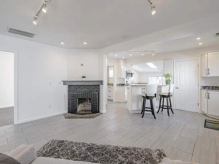 114 Mull Ave — Photo 12