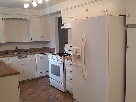 5th image of 6031 188th St SW