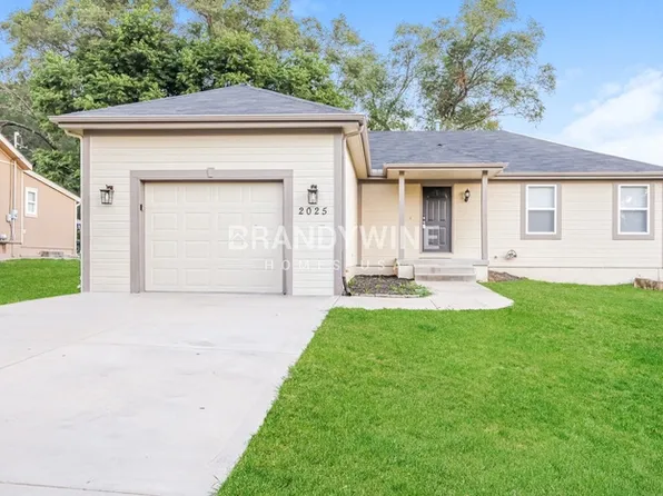 2025 NW 49th St, Northmoor, MO 64151