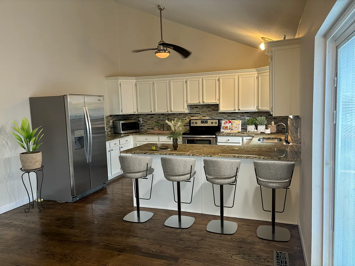 Kitchen - 7121 S Bryant St