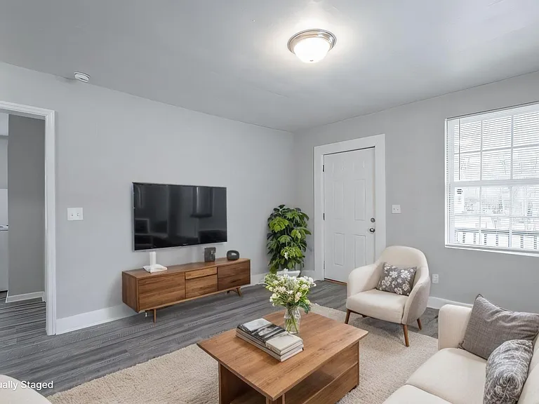 1709 S Lyerly St — Photo 1
