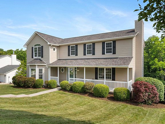 3rd image of 1319 Karr Ln