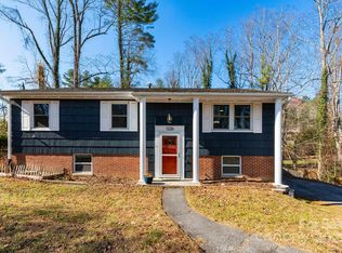 1226 Pinebrook Cir, Hendersonville, NC 28739