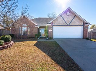 1268 N Cannondale Dr, Fayetteville, AR 72704