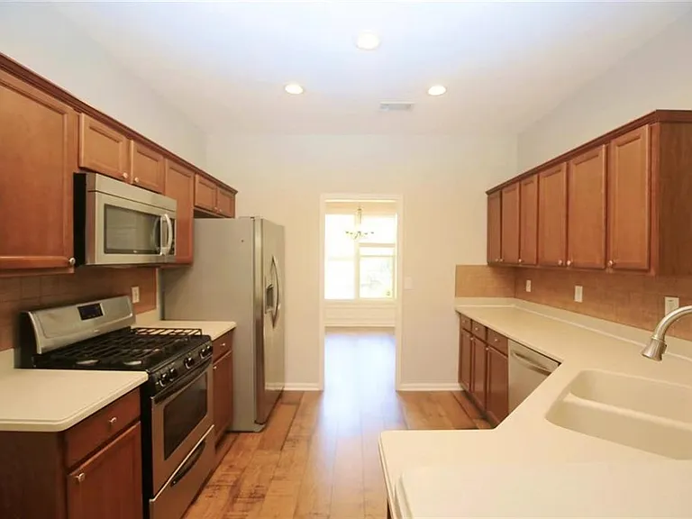 410 Ruby Forest Pkwy — Photo 6