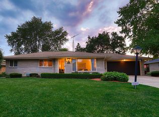 611 Bevan Dr E, Joliet, IL 60435