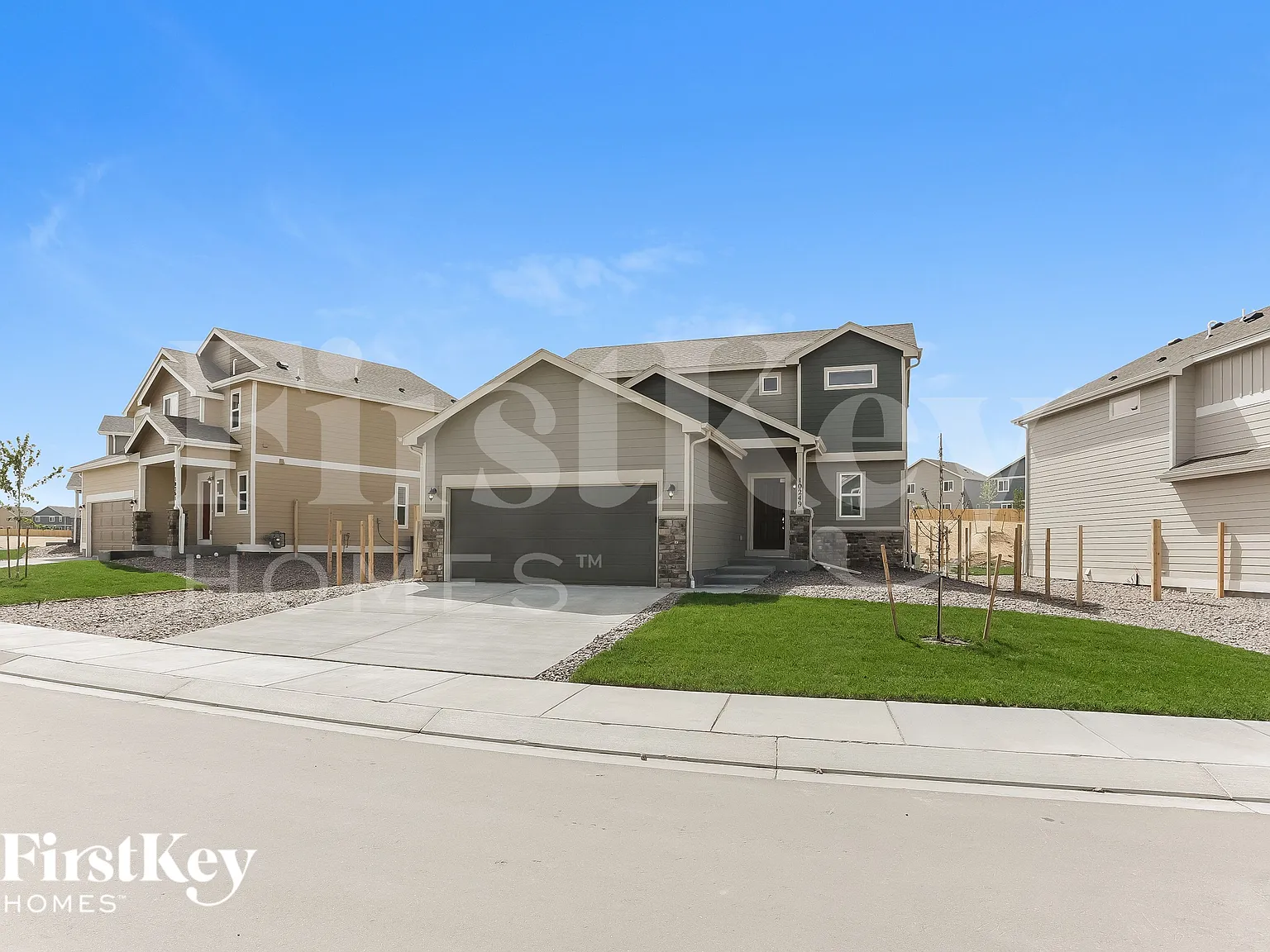 3 bed, 2.5 bath, 1383 sqft, $2,460 — Photo 2