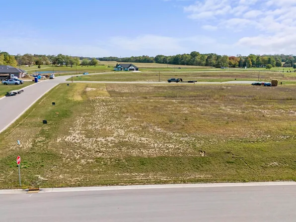 2054 Links Ln #104, Auburn, IN 46706