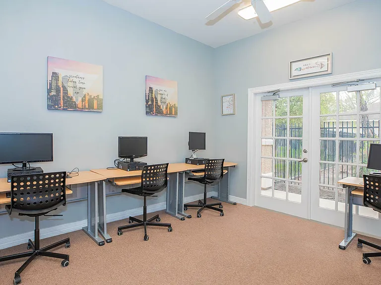 Oak Arbor Townhomes — Photo 6