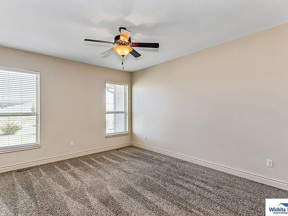5th image of 1720-1722 N Bedford Cir