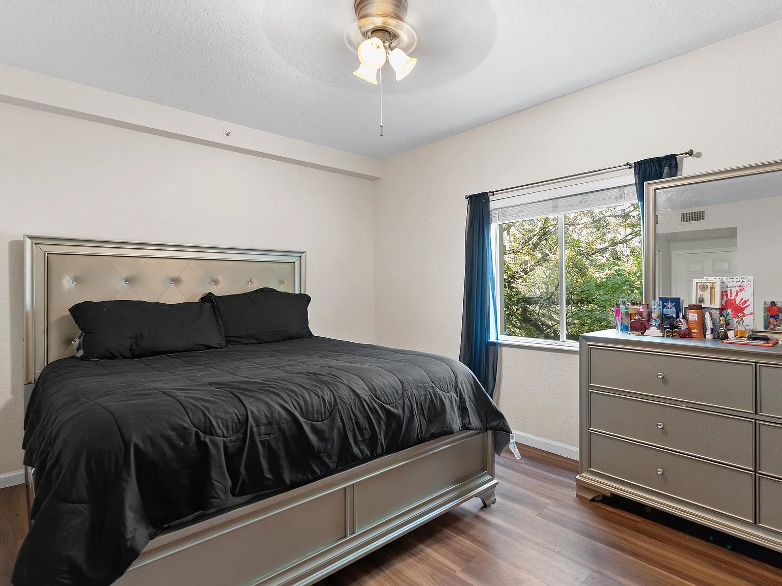 3 bed, 2.0 bath, 999 sqft, $2,250 — Photo 4
