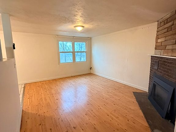 3rd image of 37 Biggs Ln #4